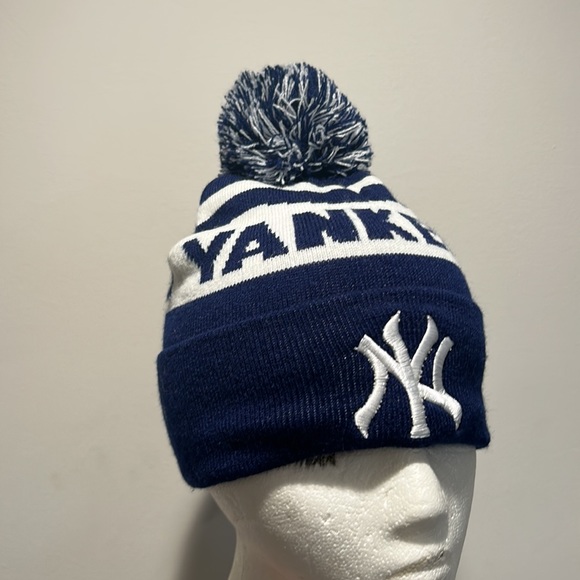 NY Yankee Stadium PomPom Beanie Hat - Picture 10 of 13